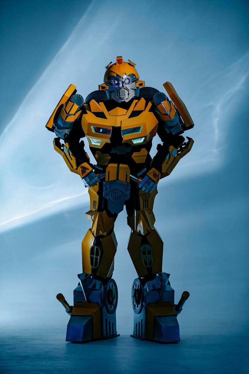 Робот. Шоу Трансформера Bumblebee